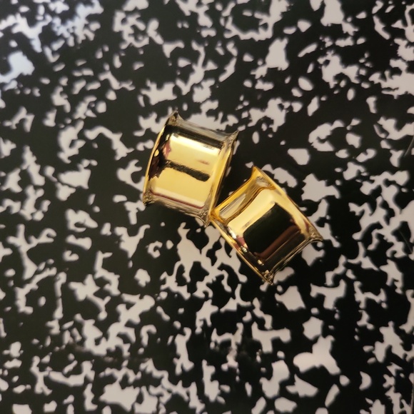 11/16 (~18 mm) Gold Double Flare Tunnels - Picture 3 of 3